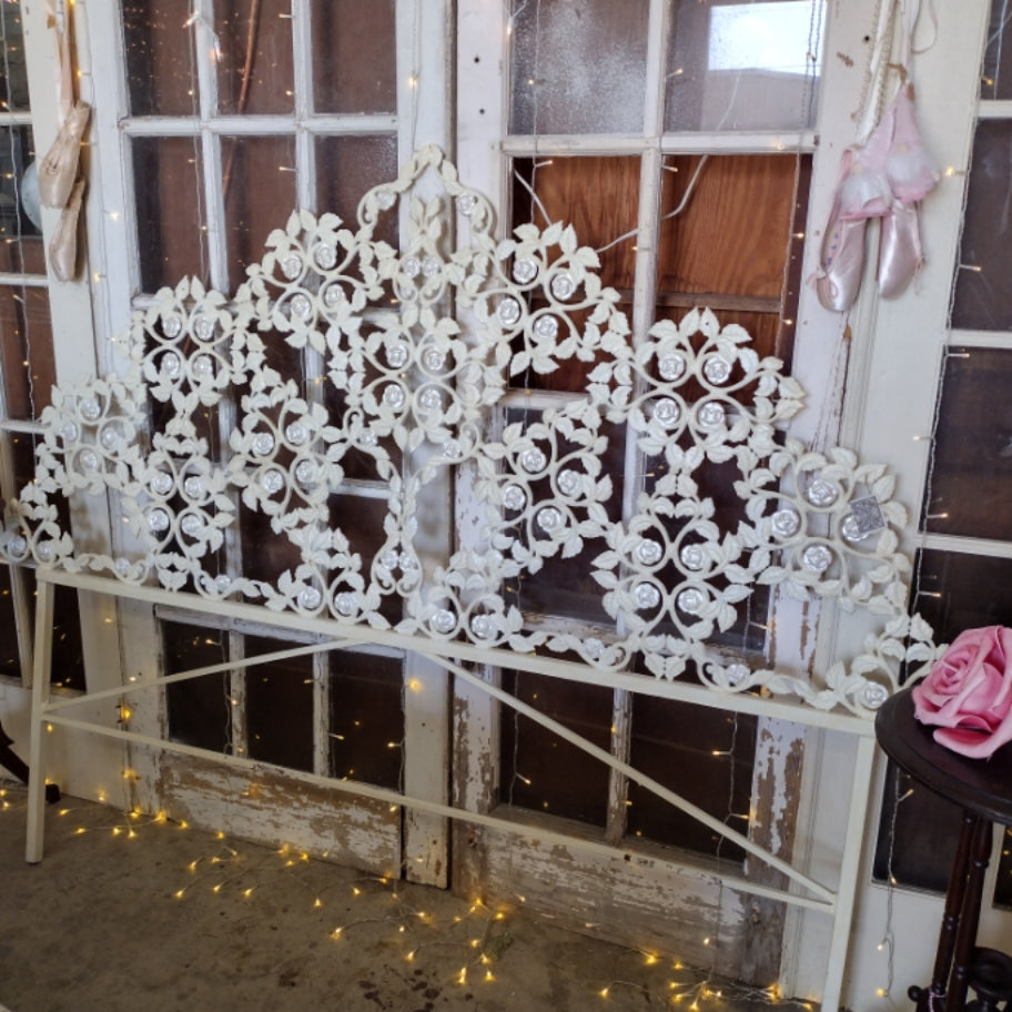 Metal Rose Queen Frame